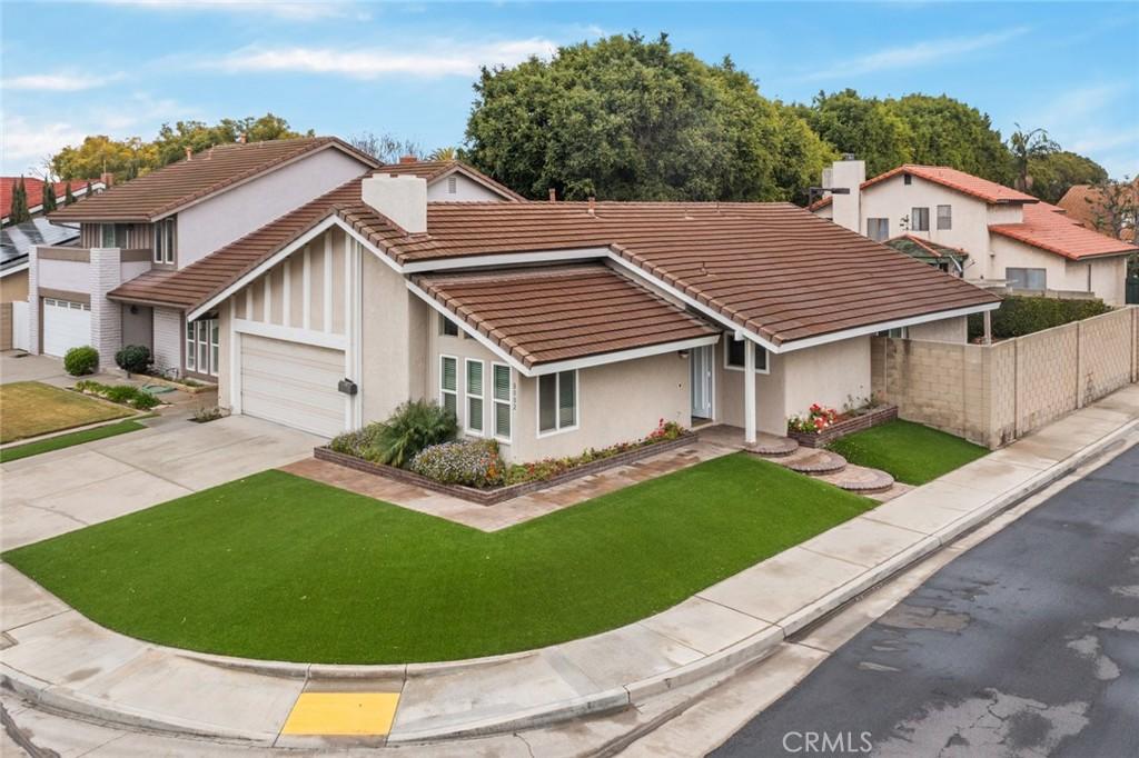 view of front of property with a front lawn