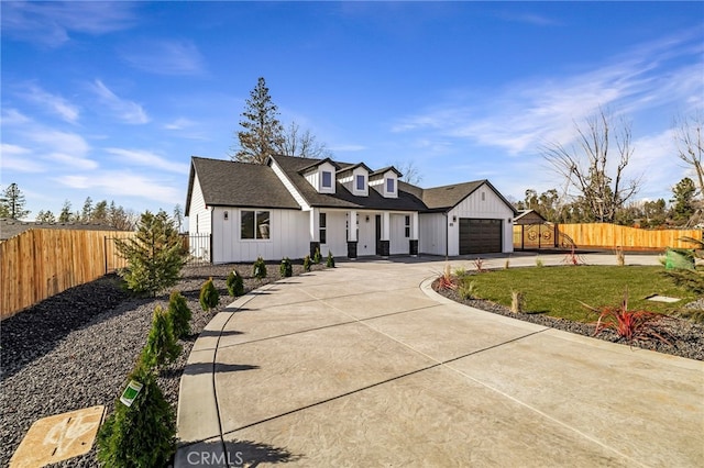 modern farmhouse style home featuring a garage and a front yard