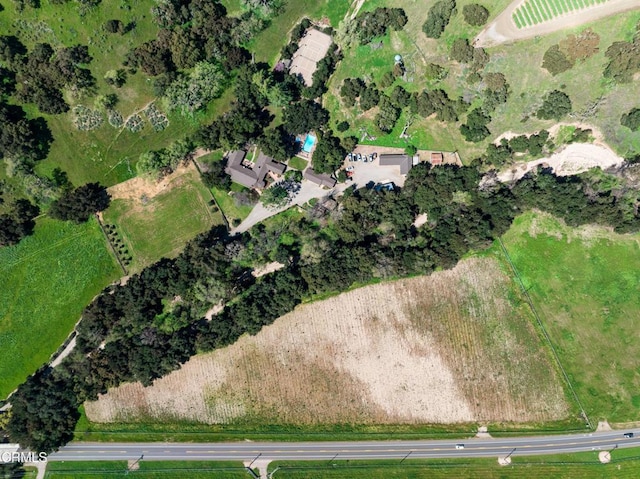 birds eye view of property featuring a rural view