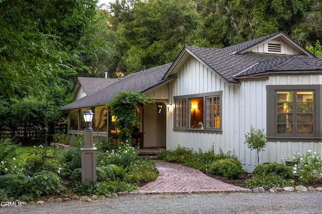 view of front of property featuring covered porch