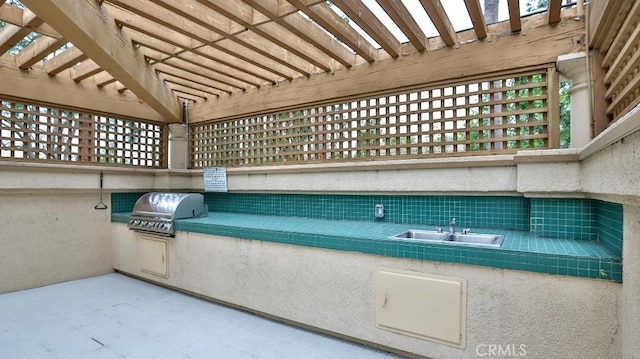 view of patio / terrace featuring an outdoor kitchen, a pergola, sink, and area for grilling