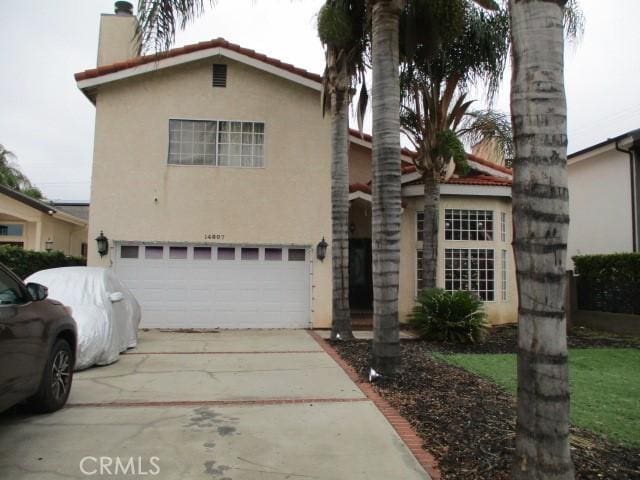 view of front facade featuring a garage