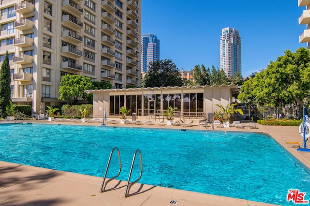 view of swimming pool