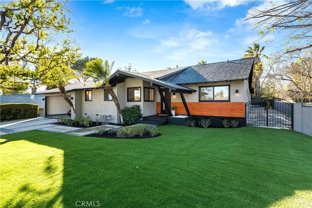 view of front facade featuring a garage and a front lawn