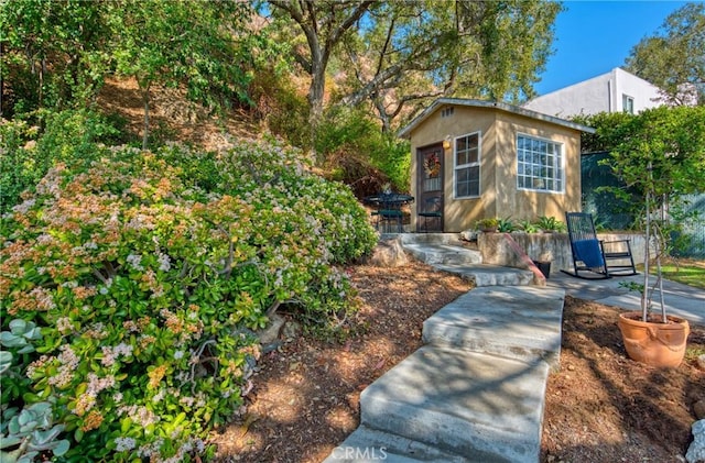 view of front of home with an outdoor structure