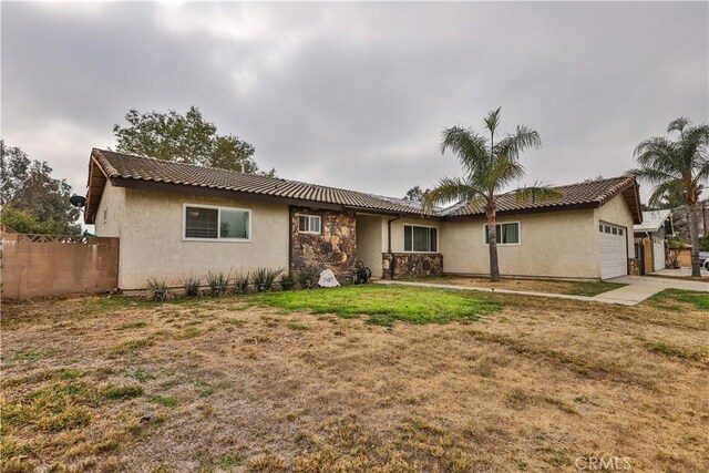 view of front facade with a garage and a front lawn