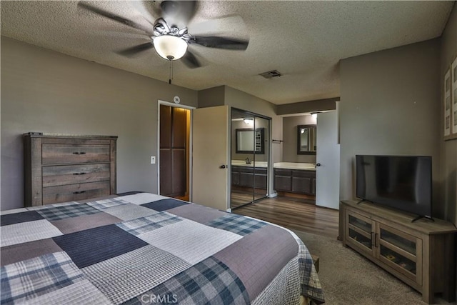 bedroom featuring connected bathroom, a textured ceiling, and ceiling fan