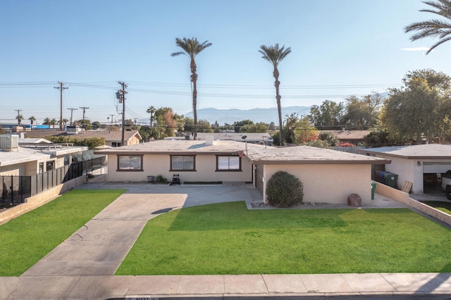 ranch-style house featuring a front lawn