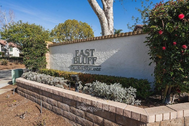 view of community / neighborhood sign