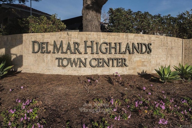 view of community / neighborhood sign