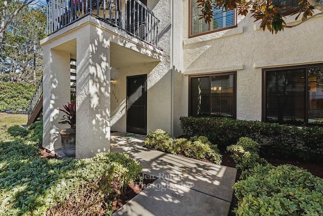 property entrance with a balcony