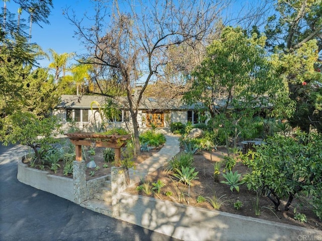 view of front of property