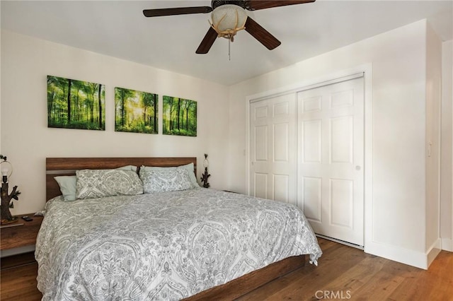 bedroom with hardwood / wood-style flooring, ceiling fan, and a closet