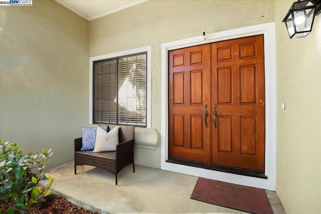 property entrance featuring a porch