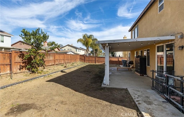 view of yard featuring a patio area