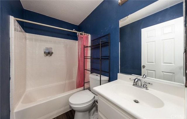 bathroom with shower / tub combo with curtain, vanity, and toilet