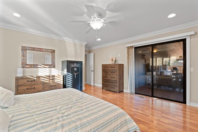 bedroom with crown molding, ceiling fan, light wood-type flooring, and a closet