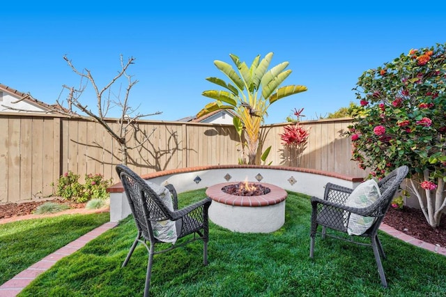 view of yard featuring an outdoor fire pit