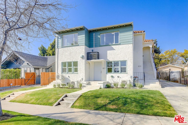 view of front of house featuring a front yard