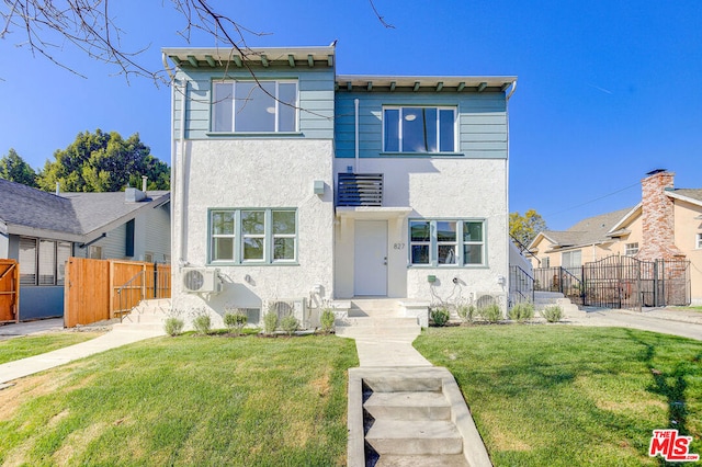 view of front of house featuring a front yard