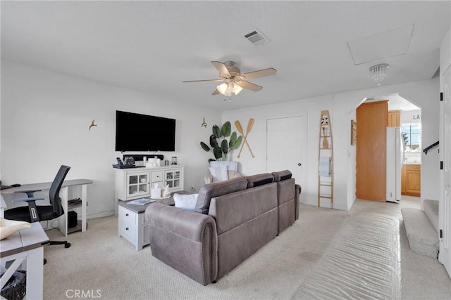 carpeted living room with ceiling fan