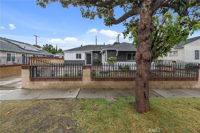 view of front of property