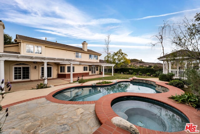 view of swimming pool featuring an in ground hot tub, a pergola, and a patio area