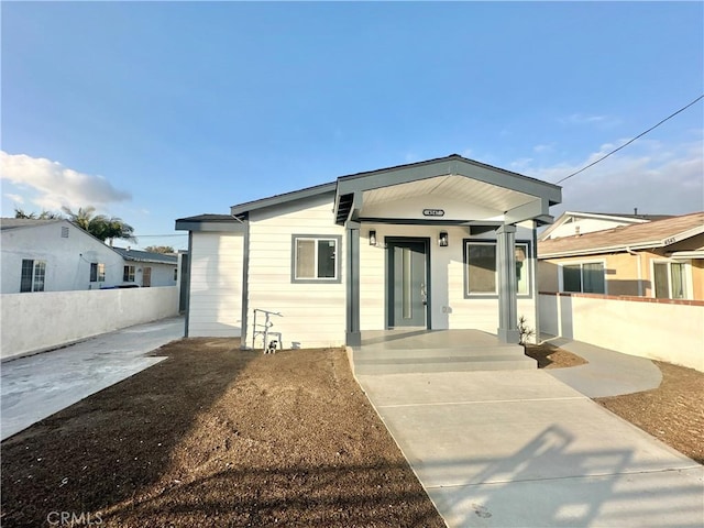 view of front of house featuring covered porch