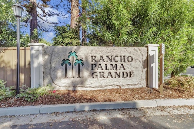 view of community / neighborhood sign