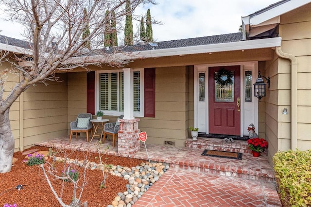 entrance to property featuring covered porch