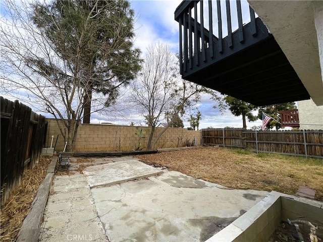 view of yard with a patio area