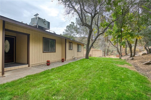 view of yard featuring central AC unit