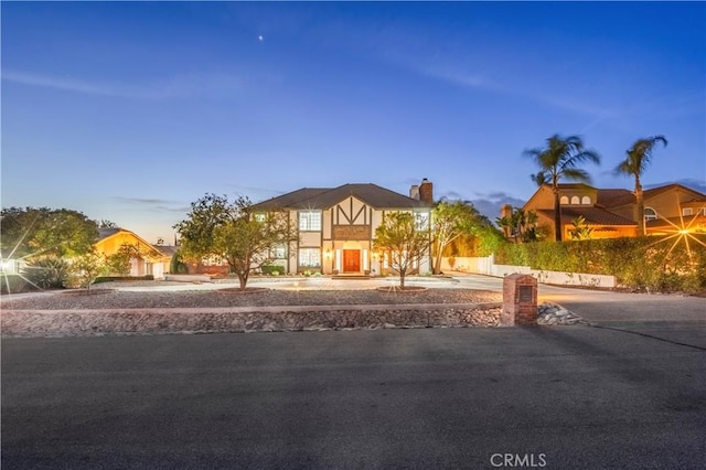 view of front of house with driveway