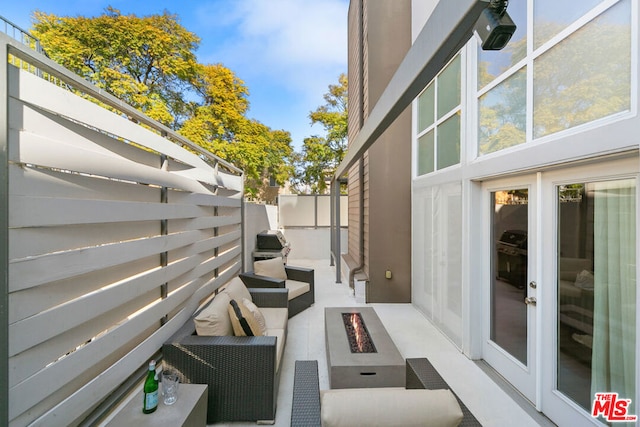 view of patio featuring an outdoor living space with a fire pit