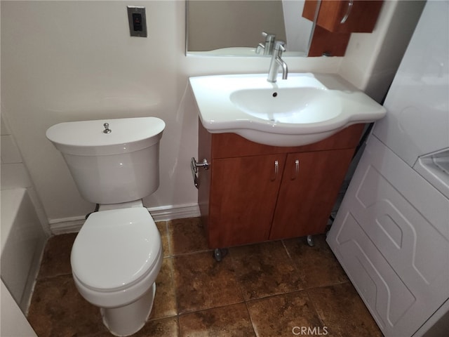 bathroom with vanity, a tub, and toilet