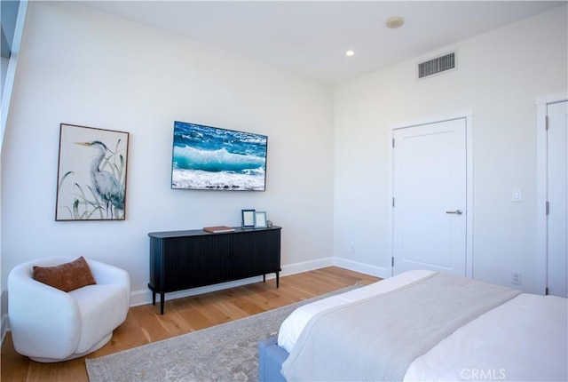 bedroom featuring recessed lighting, wood finished floors, visible vents, and baseboards