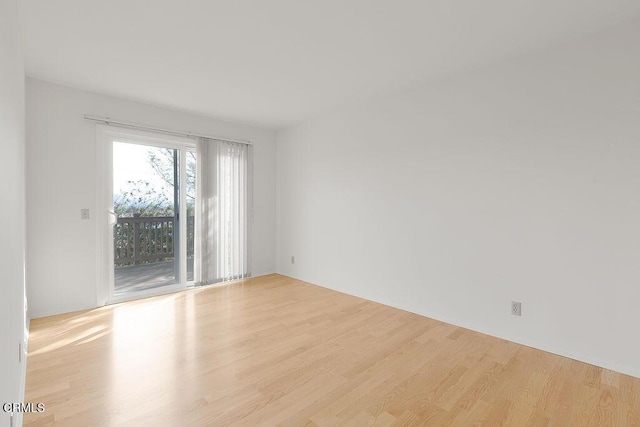 unfurnished room featuring light hardwood / wood-style flooring