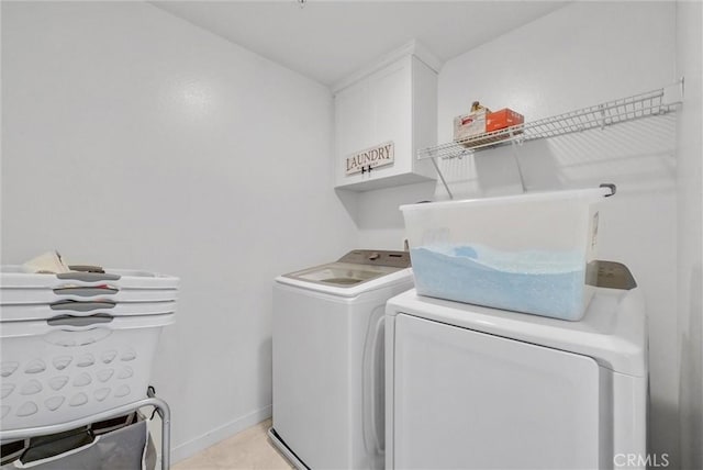 laundry area with baseboards and independent washer and dryer