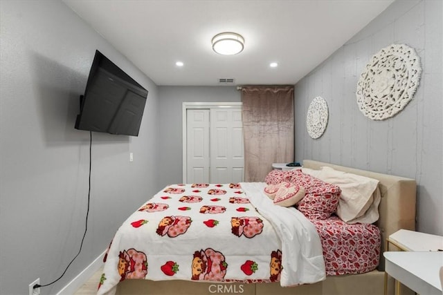 bedroom featuring a closet