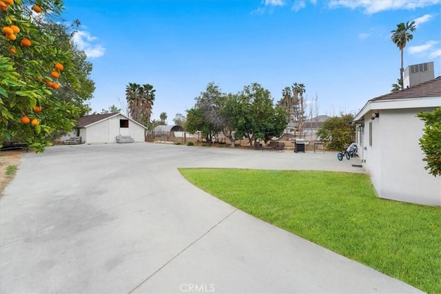 view of yard featuring an outbuilding and a patio area