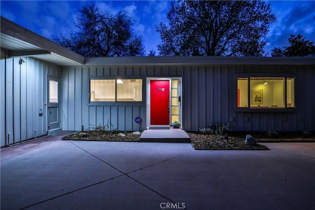 view of front of home featuring a patio area