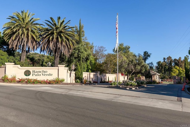 view of community / neighborhood sign