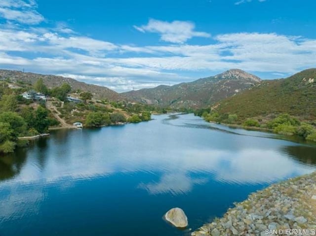 water view with a mountain view