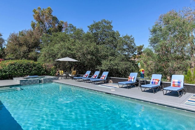 view of swimming pool with an in ground hot tub and a patio area