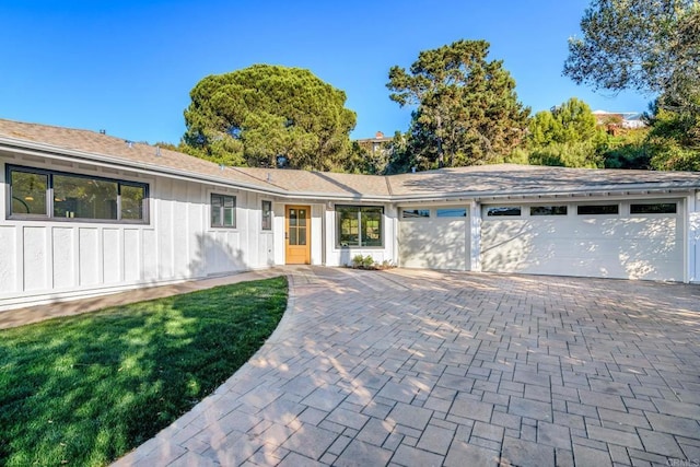 ranch-style house featuring a garage