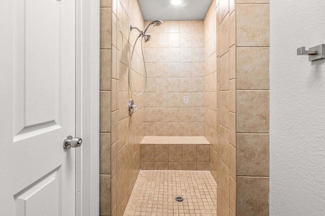 bathroom featuring a tile shower