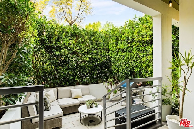 balcony featuring an outdoor hangout area