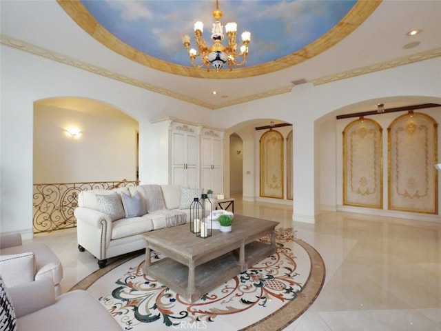 living room featuring a raised ceiling, ornamental molding, and an inviting chandelier