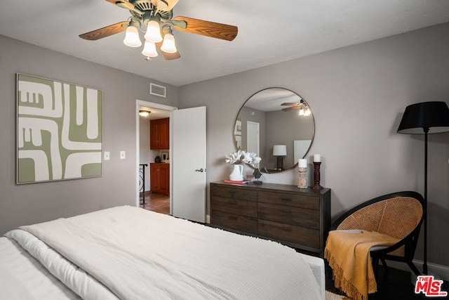 bedroom with ceiling fan