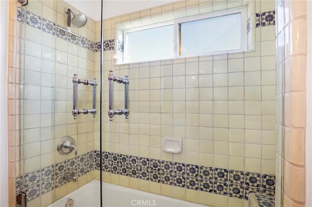 bathroom featuring tiled shower / bath combo